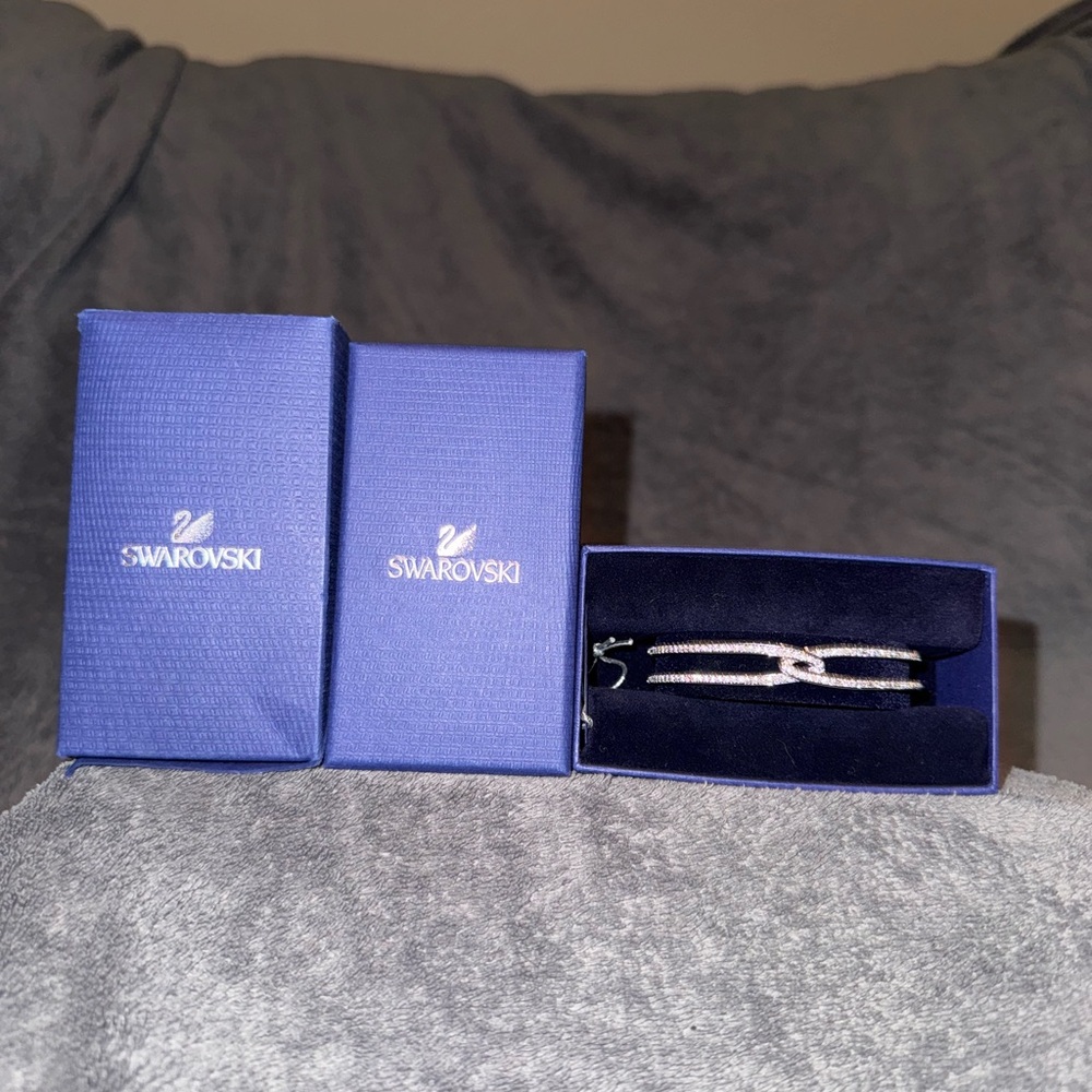 NIB Swarovski crystal Silver-Tone Bangle Bracelet with Blue Box